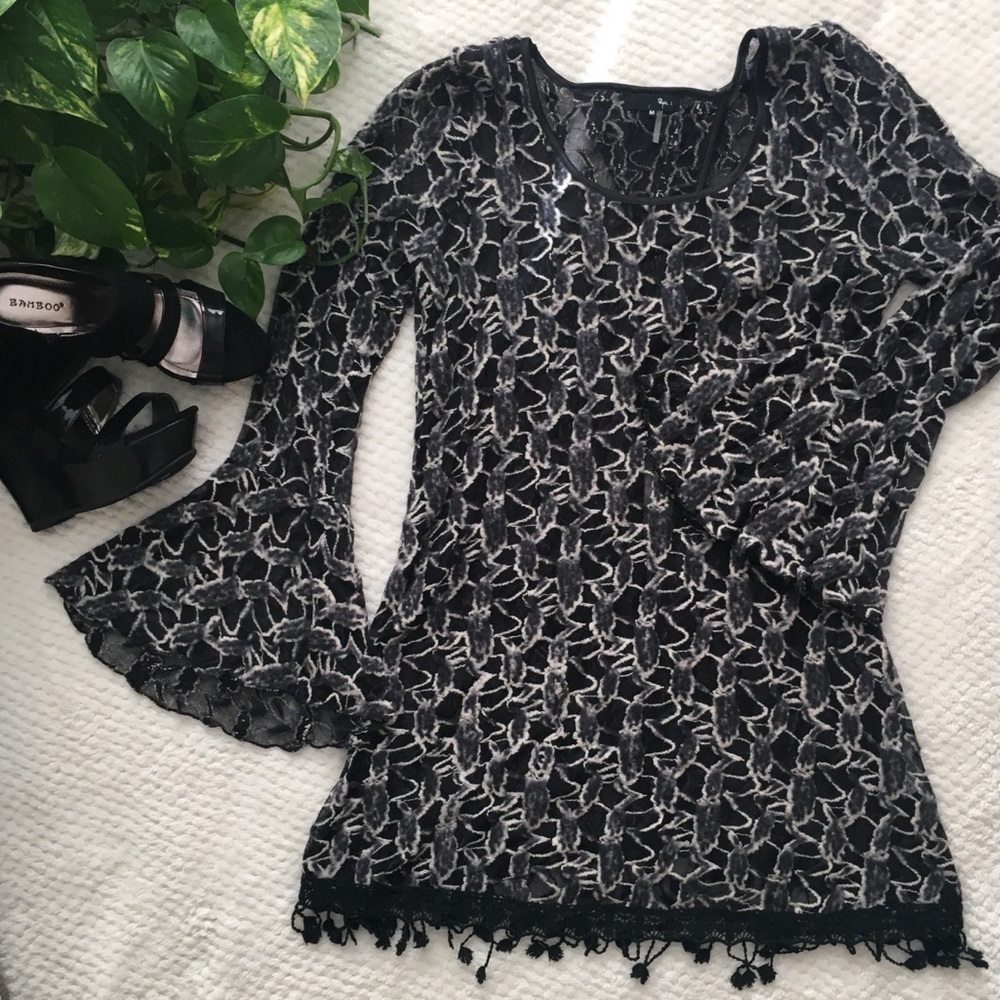 Velvet bell sleeve dress✨